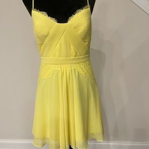 Beautiful lemon yellow - Bcbg short dress